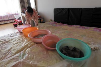 福海楼上漏水，住户失联，小区没物管，业主维权难！律师来支招……